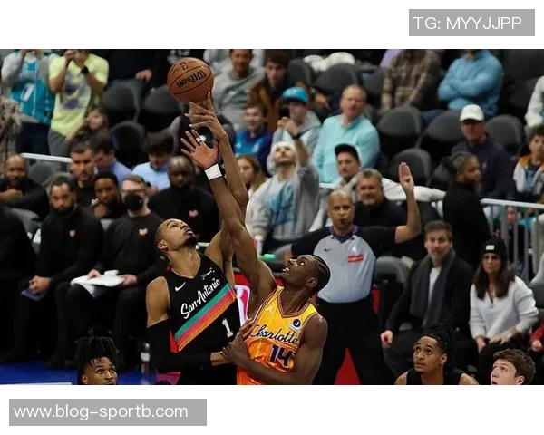 迪亚巴特表现出色抢下18个篮板黄蜂主帅称其为进攻体系关键一环